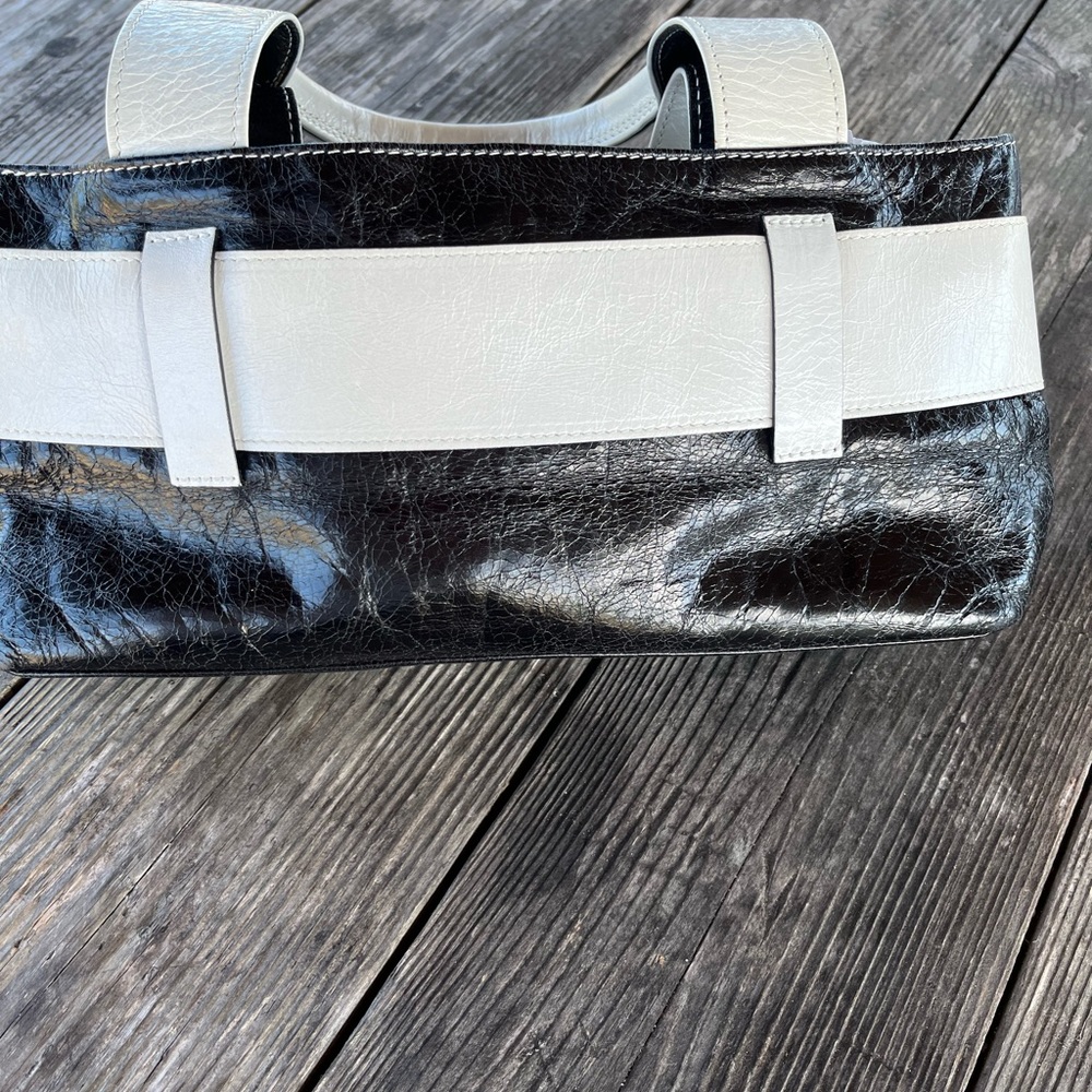 ROBERT CANDONI BLACK AND WHITE LEATHER HANDBAG, statement BOW - Picture 4 of 8